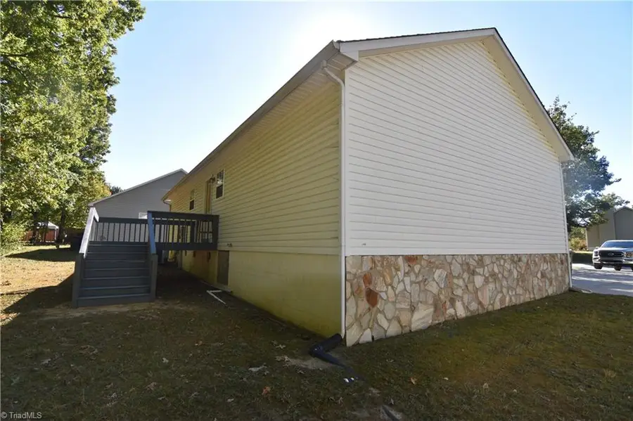 394 Meadow Lark Lane, Thomasville, NC 27360 - #3