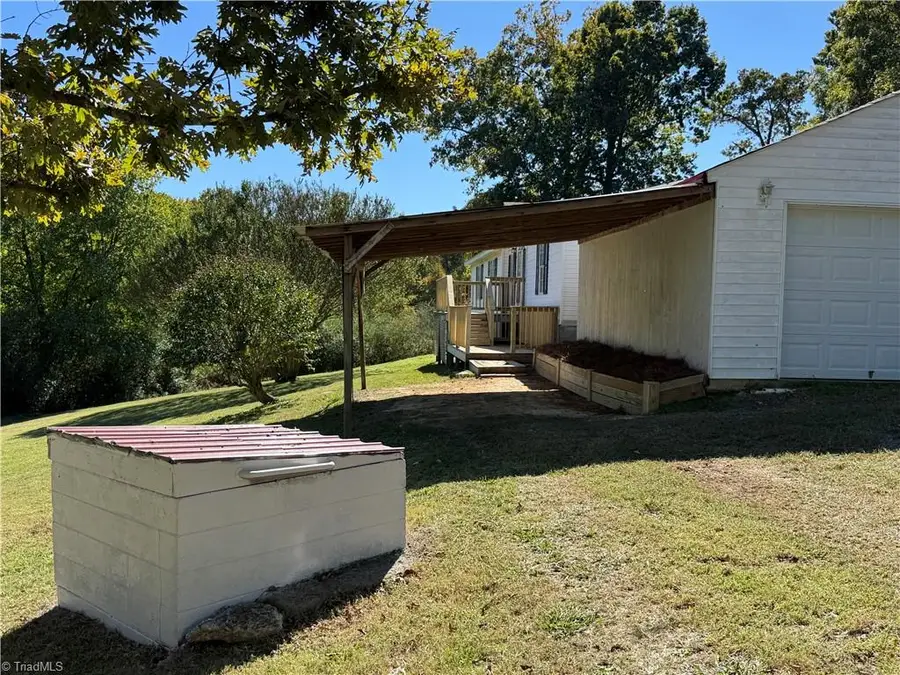 302 Queens Way, Randleman, NC 27317 - #3
