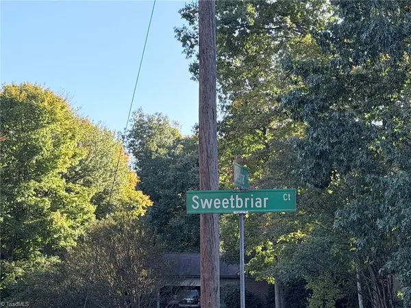 1104 Sweetbriar Road, High Point, NC 27262