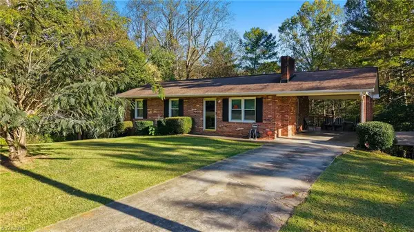 2735 Tablerock Road, Lenoir, NC 28645