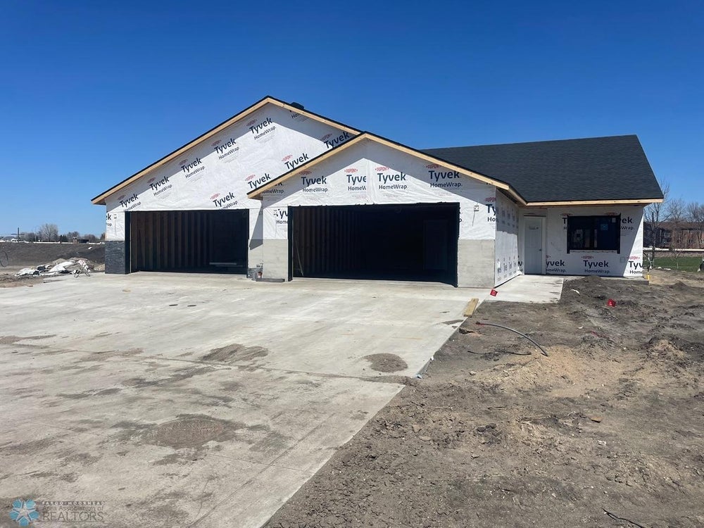 1392 Prairie Lane, Wahpeton, ND 58075 BHGRE