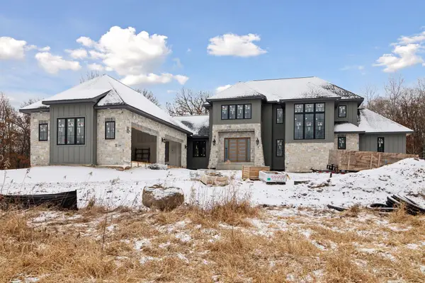 21461 Crescent Curve, Lakeville, MN 55044