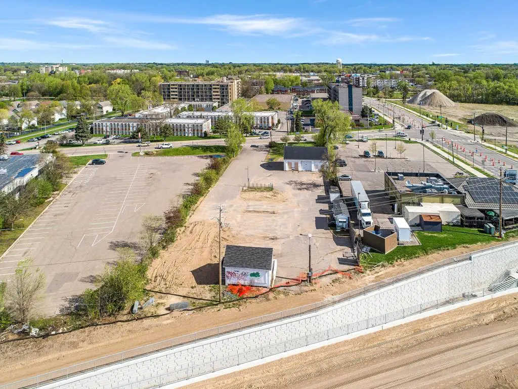 1102 2nd Street Ne, Hopkins, MN 55343 - #1