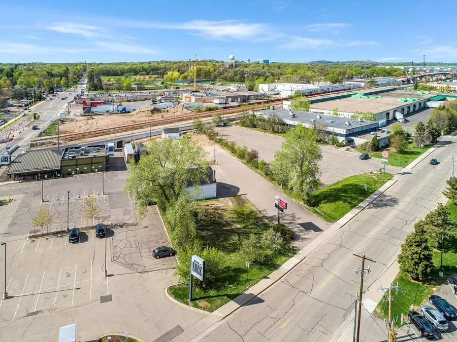 1102 2nd Street Ne, Hopkins, MN 55343 - #3