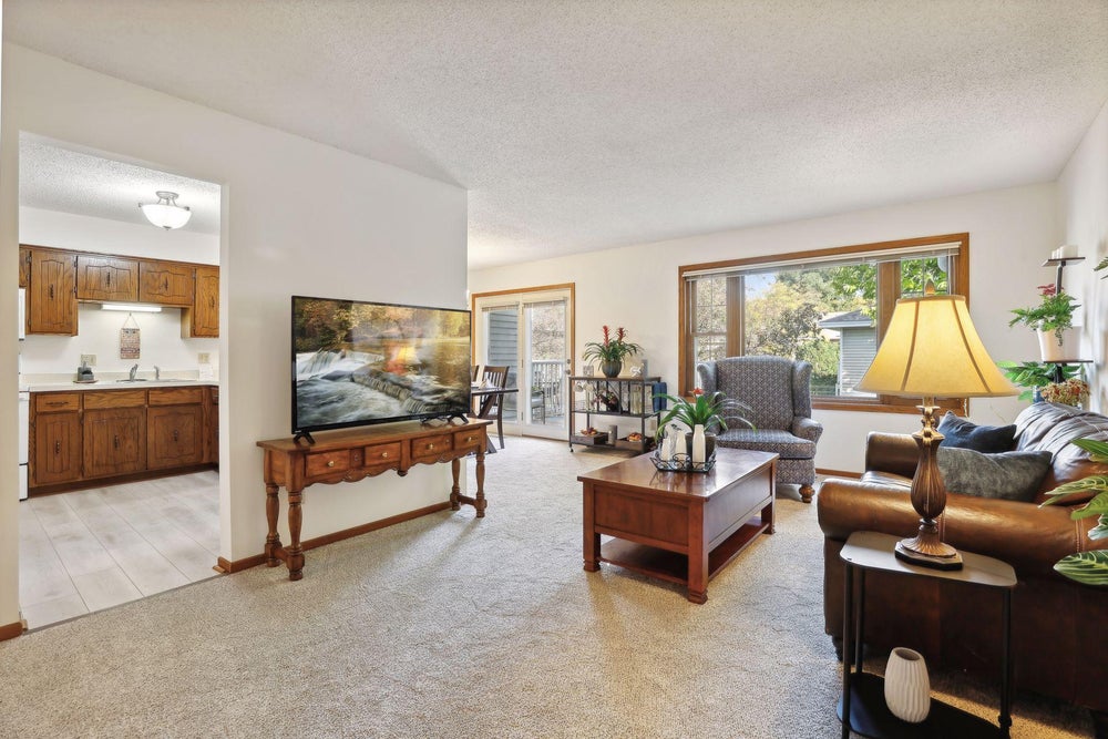 1819 County Road E East 3, White Bear Lake, MN 55110 BHGRE