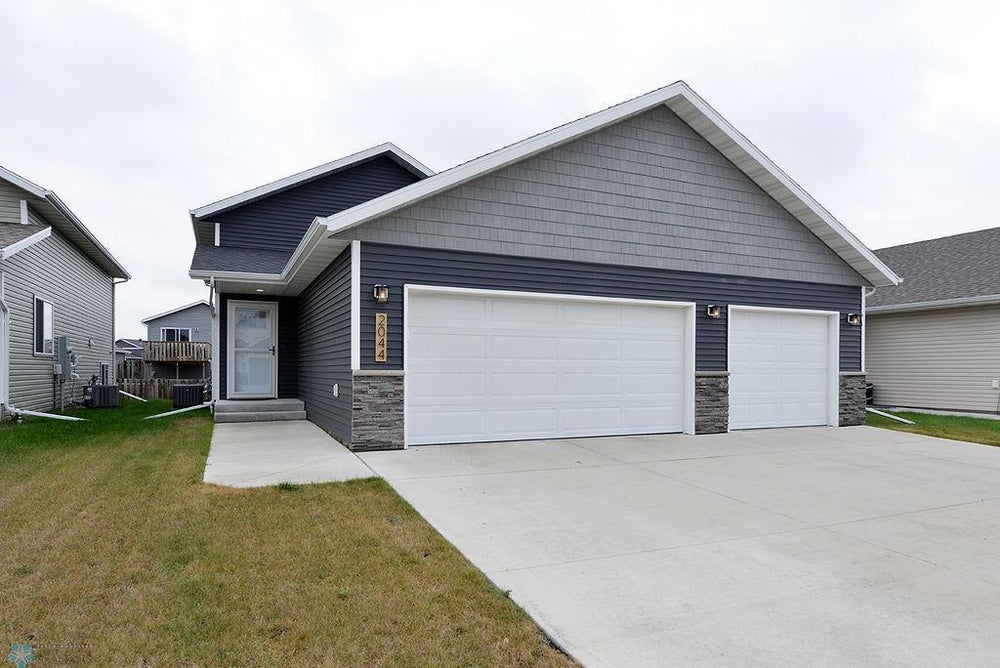 2044 11th Street W, West Fargo, ND 58078 BHGRE