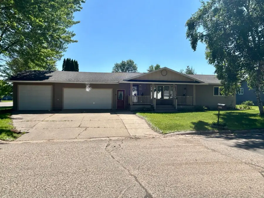 1006 10th Street Sw, Wadena, MN 56482 - #2