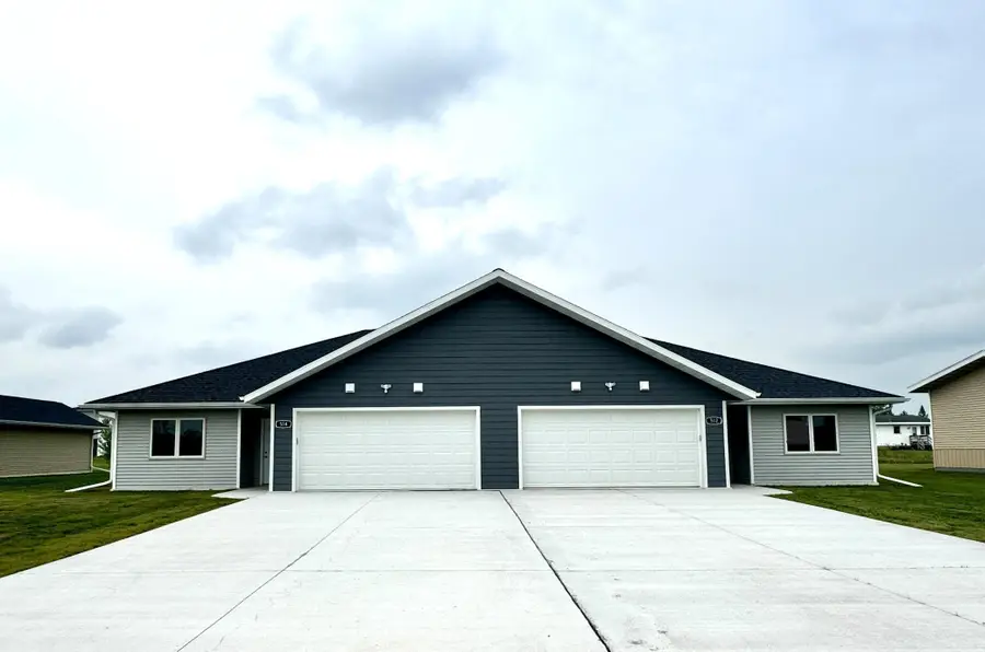 514 Garfield Street Se, Warroad, MN 56763 - Image #2
