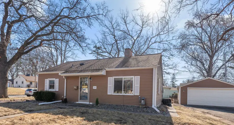 2060 Northwood Drive, Saint Paul, MN 55109 - Image #2