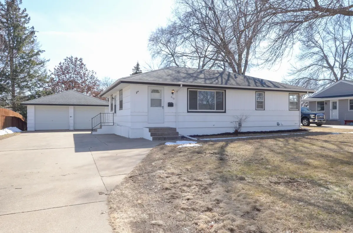 810 Pandora Drive Ne, Fridley, MN 55432 - Image #1