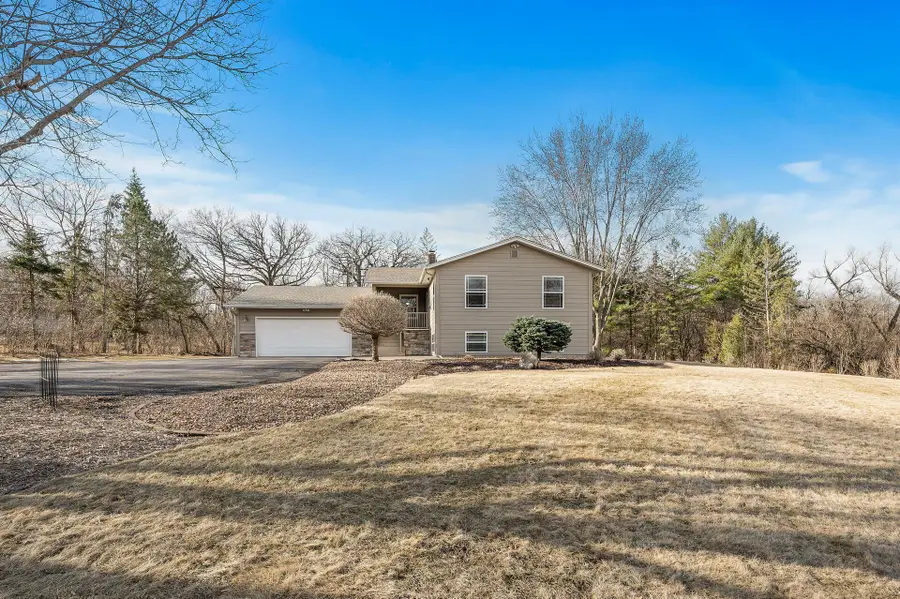 2072 Eaglewood Lane, Shakopee, MN 55379 - #2