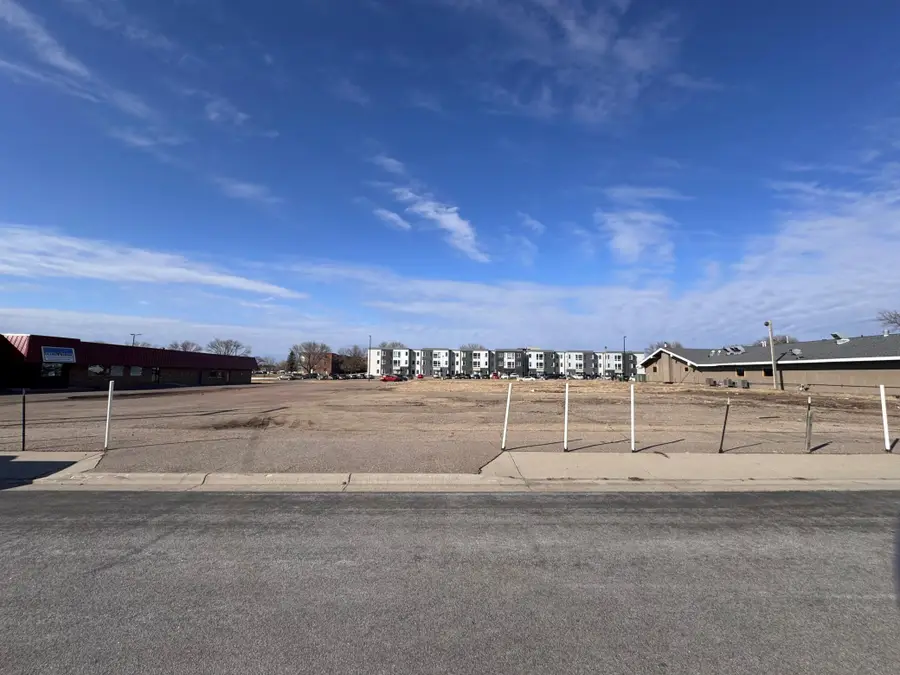 1417 E College Drive, Marshall, MN 56258 - #3