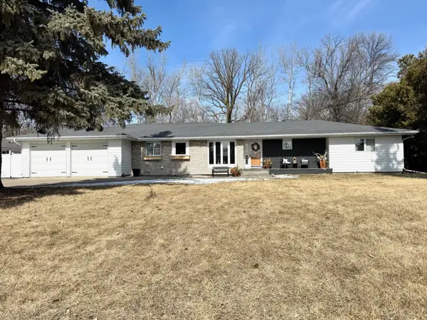 503 6th Street Ne, Roseau, MN 56751
