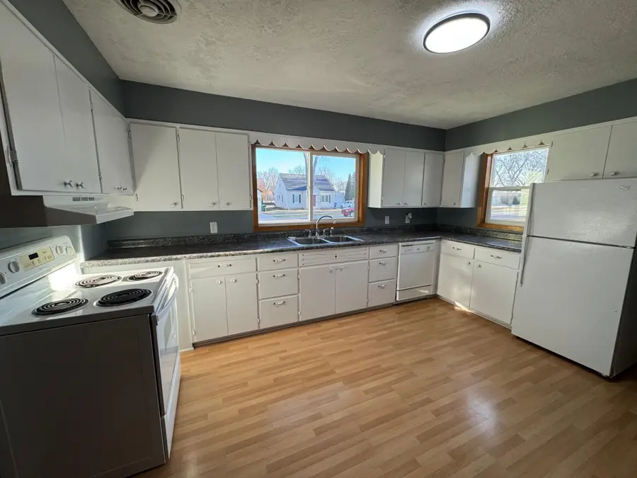 306 Jean Avenue, Marshall, MN 56258 - Image #3