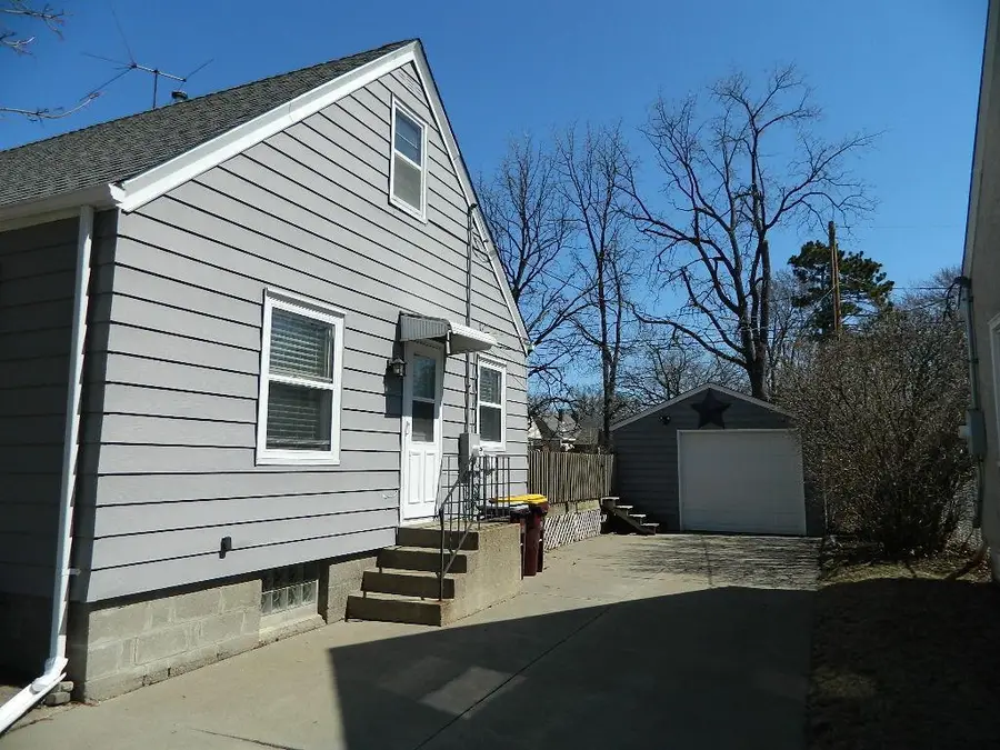 1044 Oakdale Avenue, West Saint Paul, MN 55118 - Image #3