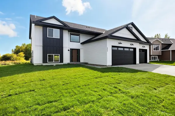 2892 29th Street Ne, Sauk Rapids, MN 56379