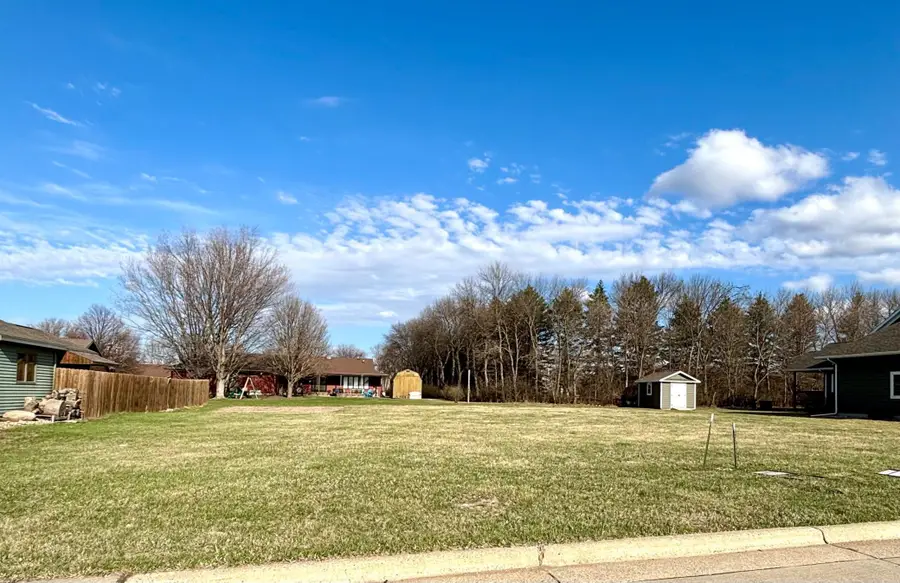 913 9th Avenue Sw, Pipestone, MN 56164 - #2