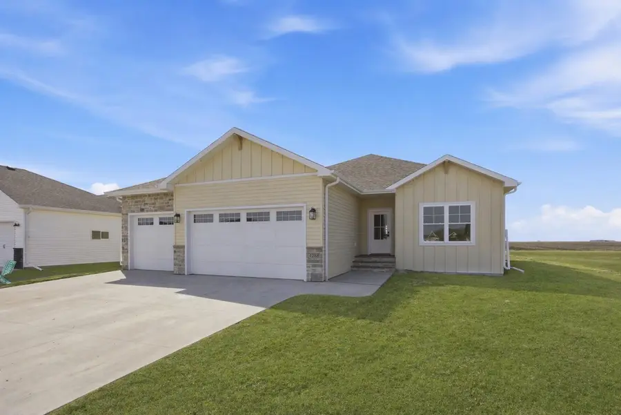 4288 Pine Parkway S, Fargo, ND 58104 - #2