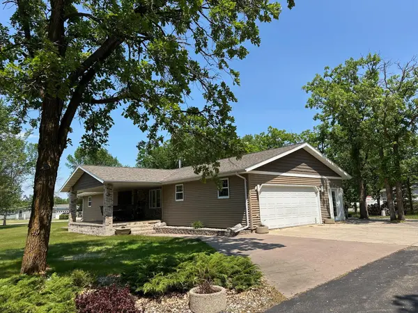 102 Colony Drive S, Karlstad, MN 56732