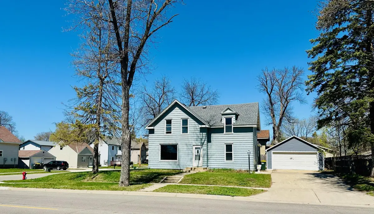 203 Trott Avenue Se, Willmar, MN 56201 - Image #1