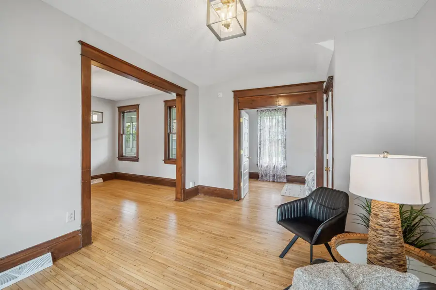 909 22nd Avenue Ne, Minneapolis, MN 55418 - Image #2