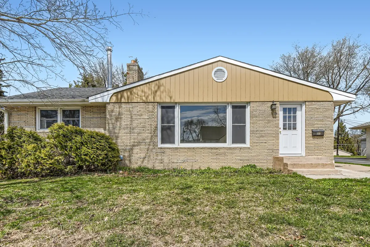 2121 5th Street E, Saint Paul, MN 55119 - Image #1