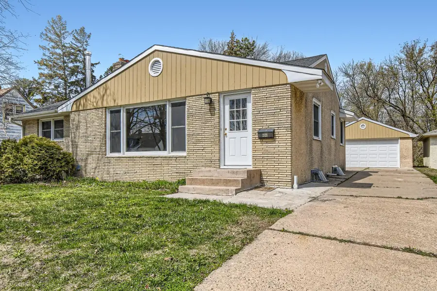 2121 5th Street E, Saint Paul, MN 55119 - Image #2