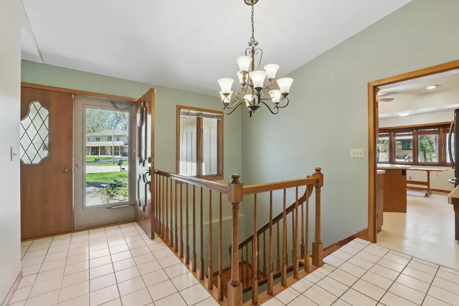 8613 Wood Cliff Circle S, Minneapolis, MN 55438 - #3