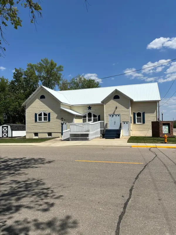 211 E 1st Avenue, Osakis, MN 56360