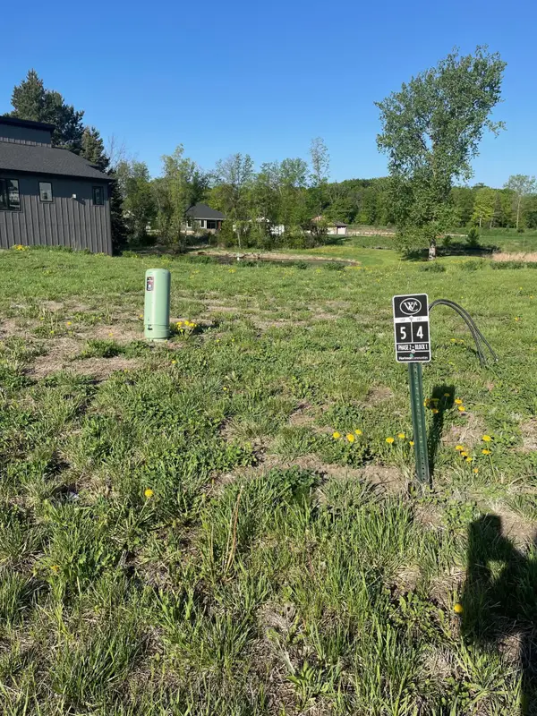 1954 Campfire Drive E, Waconia, MN 55387