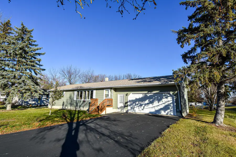 302 Sherwood Avenue N, Thief River Falls, MN 56701 - #2