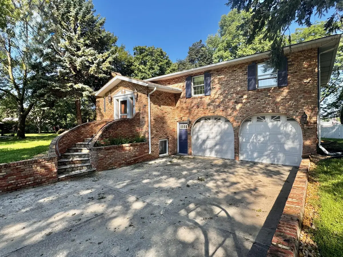 212 Carrow Circle, Marshall, MN 56258 - Image #1