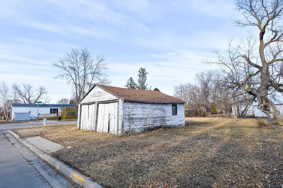 715 8th Street E, Thief River Falls, MN 56701 - Image #3