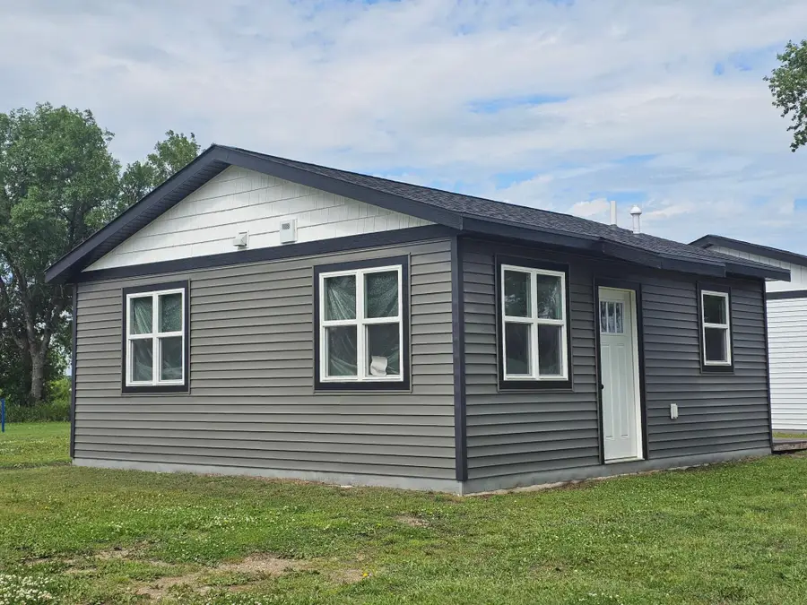 201 10th Avenue Se, Pipestone, MN 56164 - #3