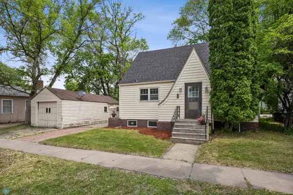 310 10th Street S, Moorhead, MN 56560