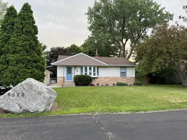 5923 Hodgson Road, Shoreview, MN 55126