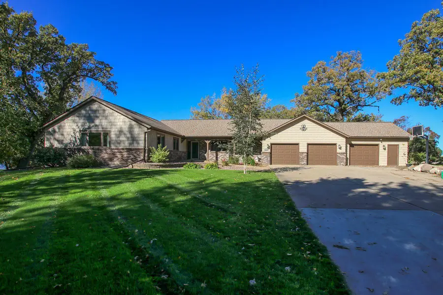 660 Lakewood Drive Sw, Hutchinson, MN 55350 - Image #2