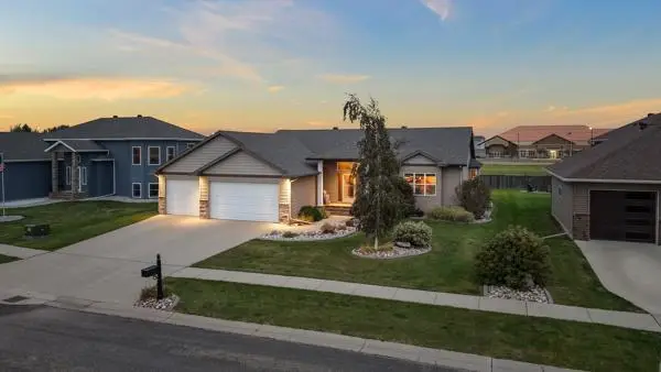 1218 35th Street Circle S, Moorhead, MN 56560