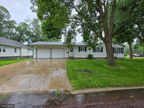 305 W 3rd Street, Winthrop, MN 55396