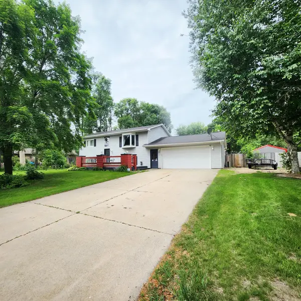 306 Parkview Curve, Zumbrota, MN 55992