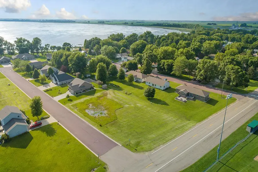 17 Marples Avenue, Minnesota Lake, MN 56068 - #2