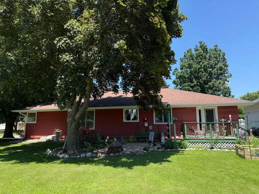 498 7th Street Sw, Wells, MN 56097 - #2