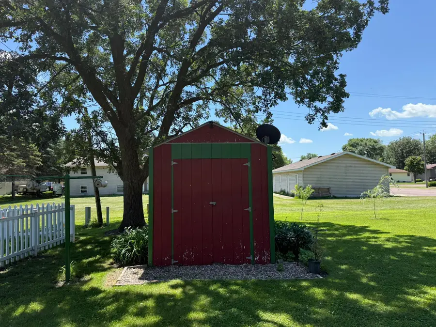 498 7th Street Sw, Wells, MN 56097 - #3