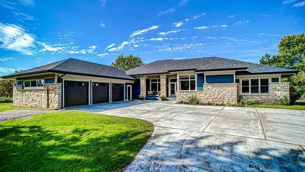 8320 Dellwood Road Court N, Saint Paul, MN 55115