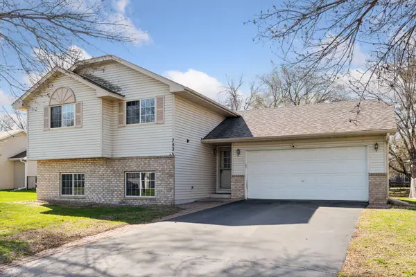 782 101st Avenue Ne, Minneapolis, MN 55434