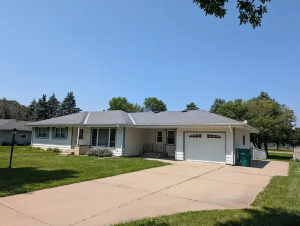 209 Hillcrest Way, Le Sueur, MN 56058