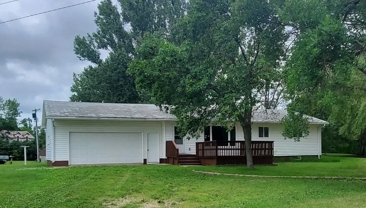 216 1st Street Se, Gwinner, ND 58040 - Image #1
