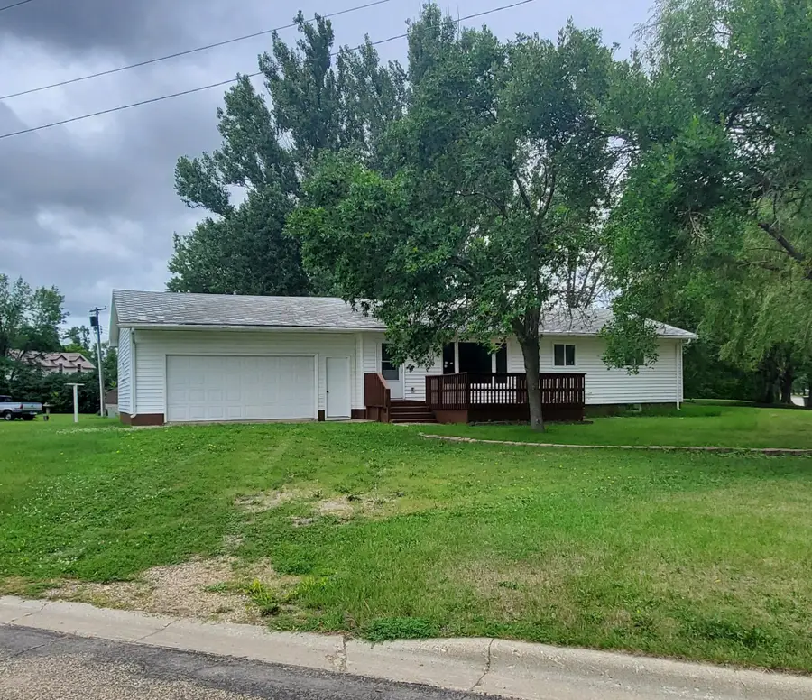 216 1st Street Se, Gwinner, ND 58040 - Image #3