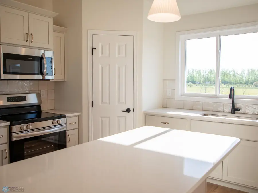 112 18 Street Se, Barnesville, MN 56514 - #2