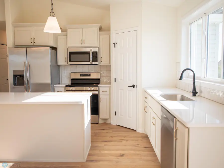 112 18 Street Se, Barnesville, MN 56514 - #3